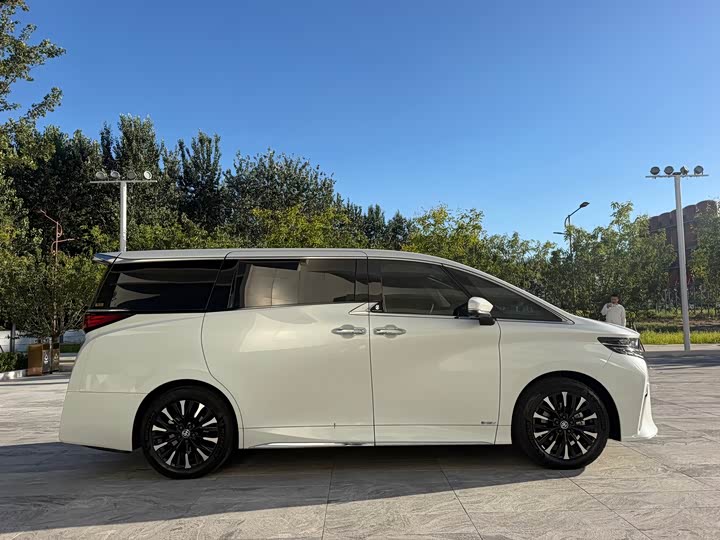 Toyota Alphard, 2025 — фото 4 из 9