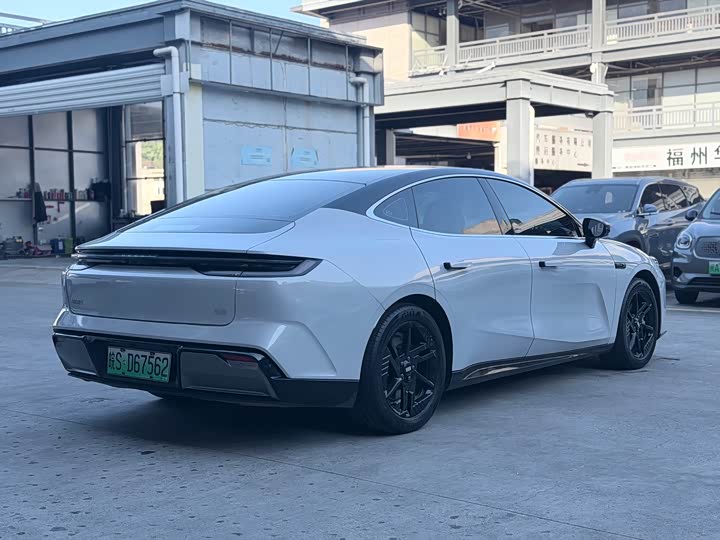 Geely Galaxy E8, 2023 — фото 6 из 9