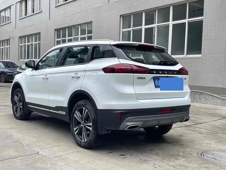 Geely Atlas, 2022 — фото 3 из 9