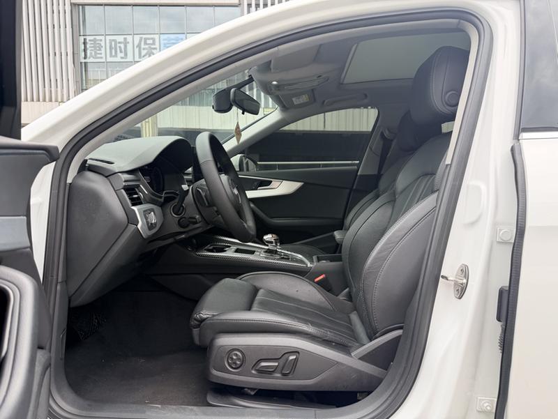 Audi A4L, 2022 — фото 11 из 12