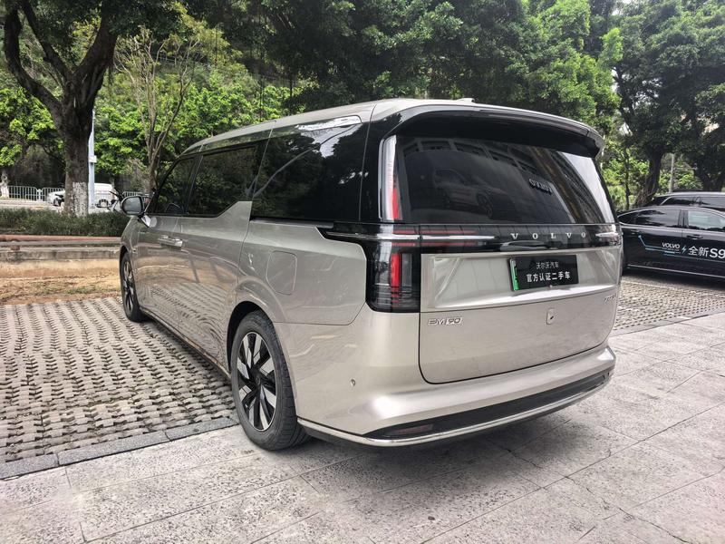 Volvo EM90, 2023 — фото 4 из 12