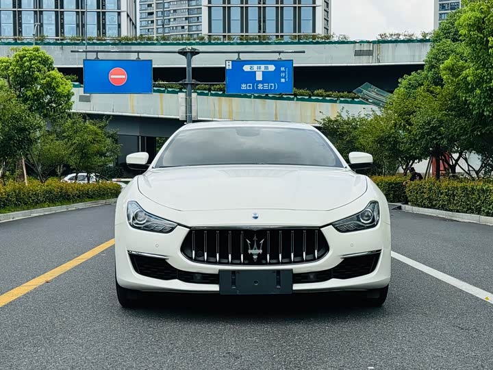 Maserati Ghibli, 2022 — фото 2 из 9