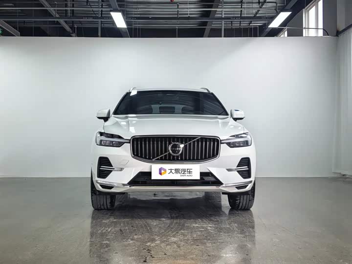 Volvo XC60 Hybrid, 2024 — фото 2 из 9