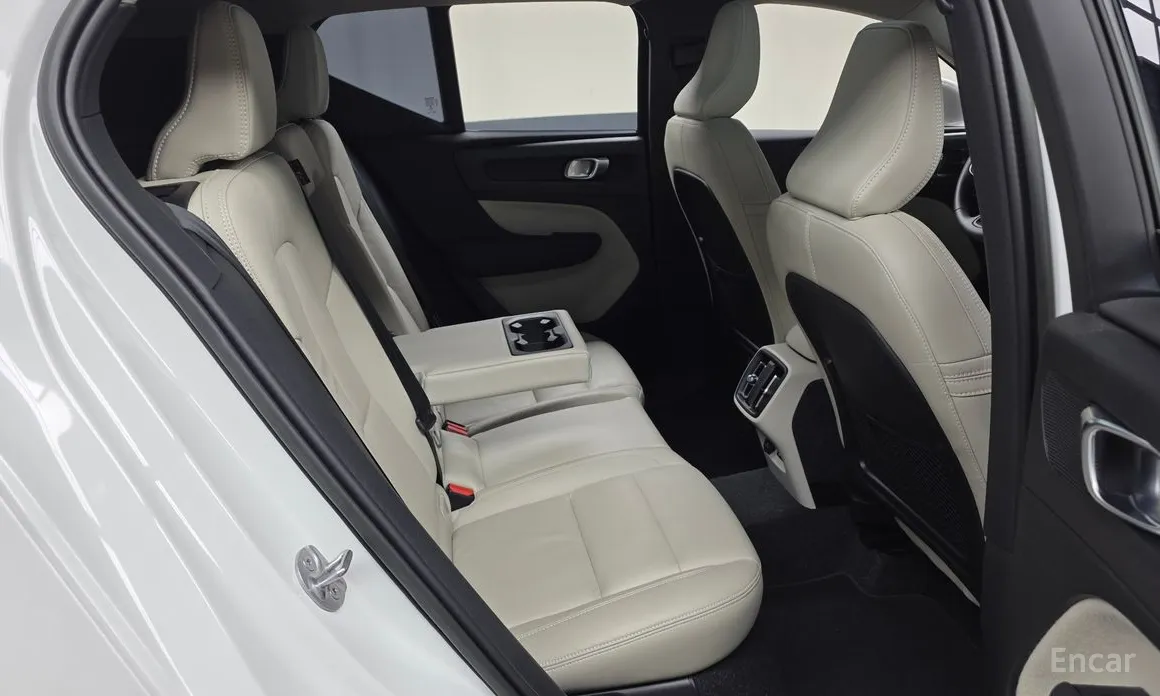 Volvo XC40, 2022 — фото 12 из 12