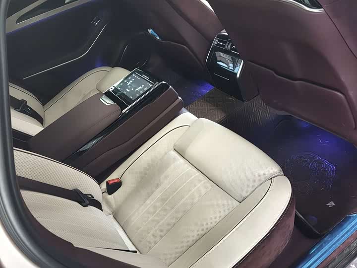 Hongqi H9, 2022 — фото 4 из 9