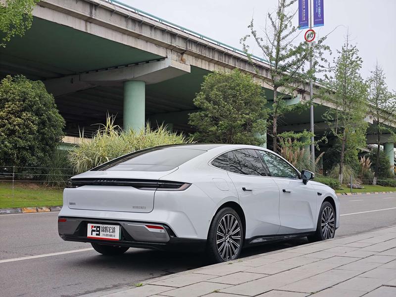 Geely Galaxy Starshine 8 EM-i, 2025 — фото 7 из 12