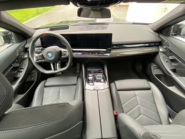 BMW i5, 2023 — фото 7 из 9
