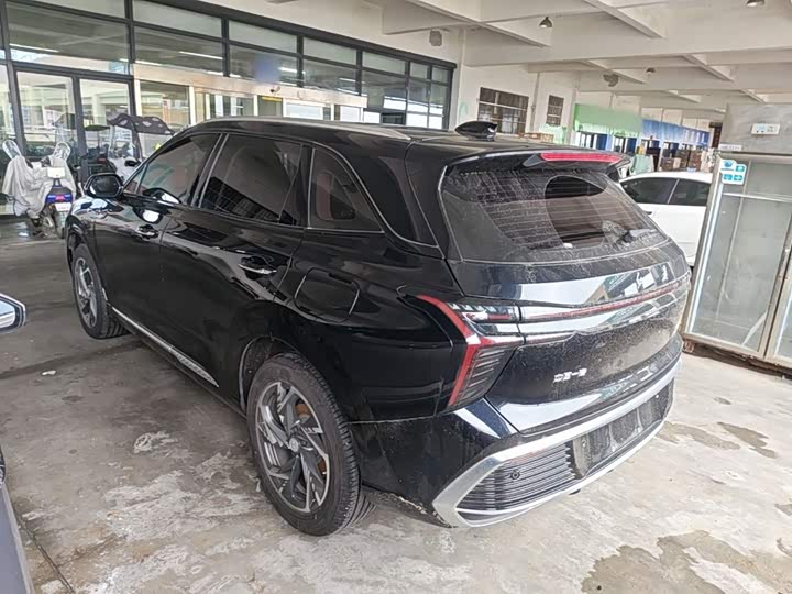 Hongqi HS3 Hybrid, 2025 — фото 5 из 9