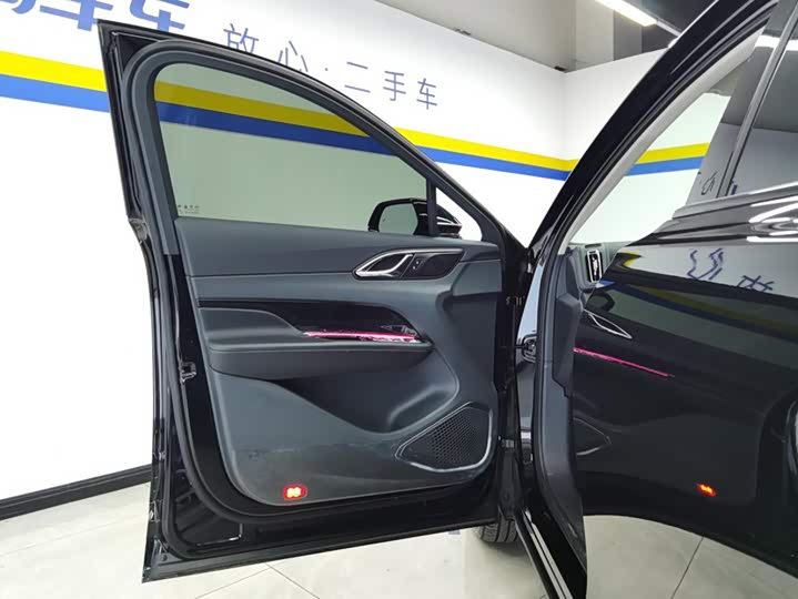 Hongqi HS3 Hybrid, 2025 — фото 7 из 9
