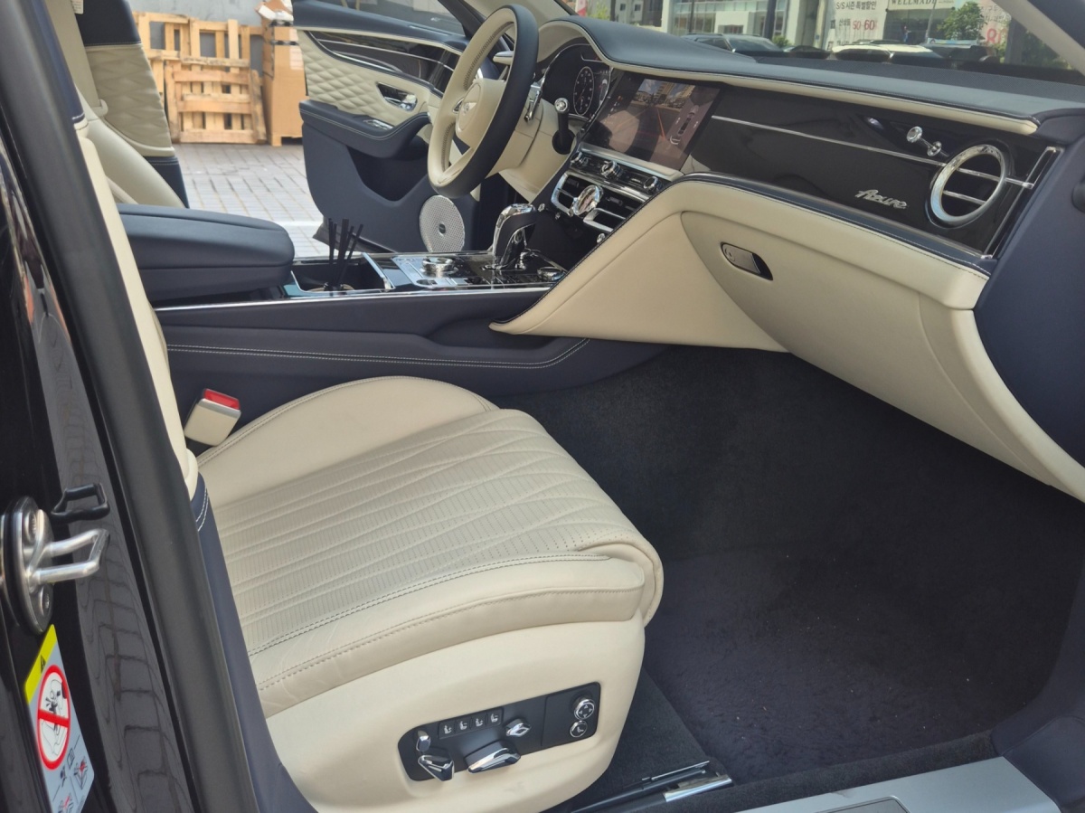 Bentley Flying Spur, 2023 — фото 9 из 12