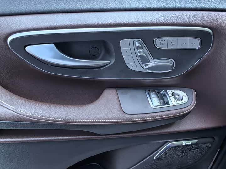 Mercedes-Benz V-Class, 2024 — фото 7 из 9