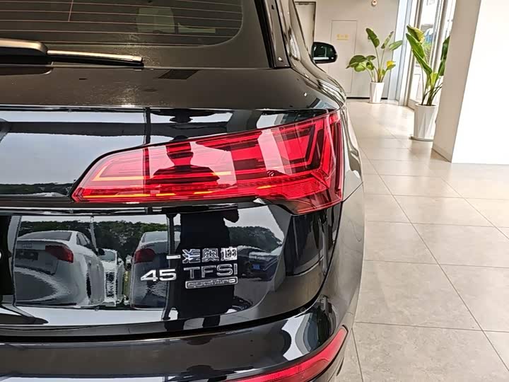 Audi Q5L, 2024 — фото 8 из 9