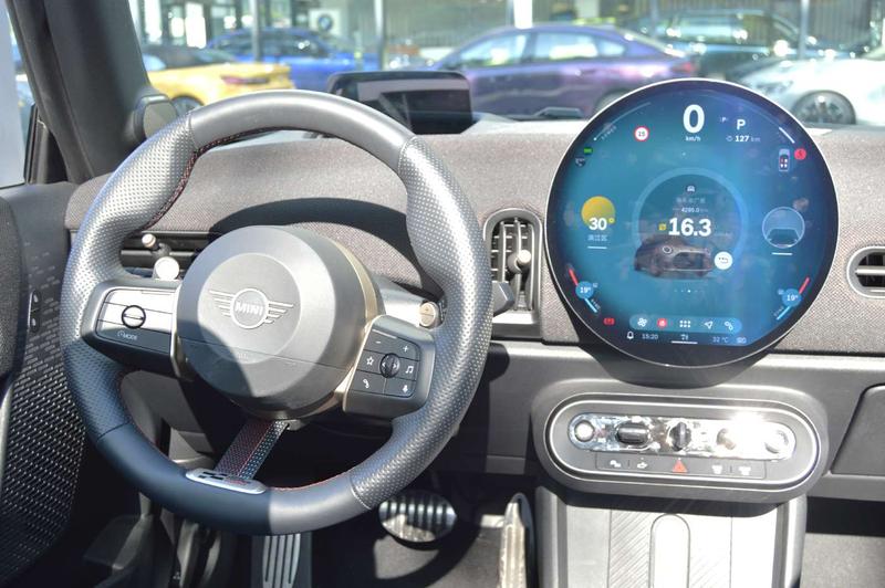 Mini Mini JCW, 2024 — фото 10 из 12