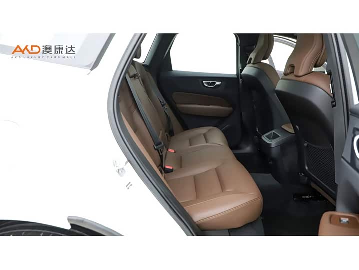 Volvo XC60, 2024 — фото 8 из 9