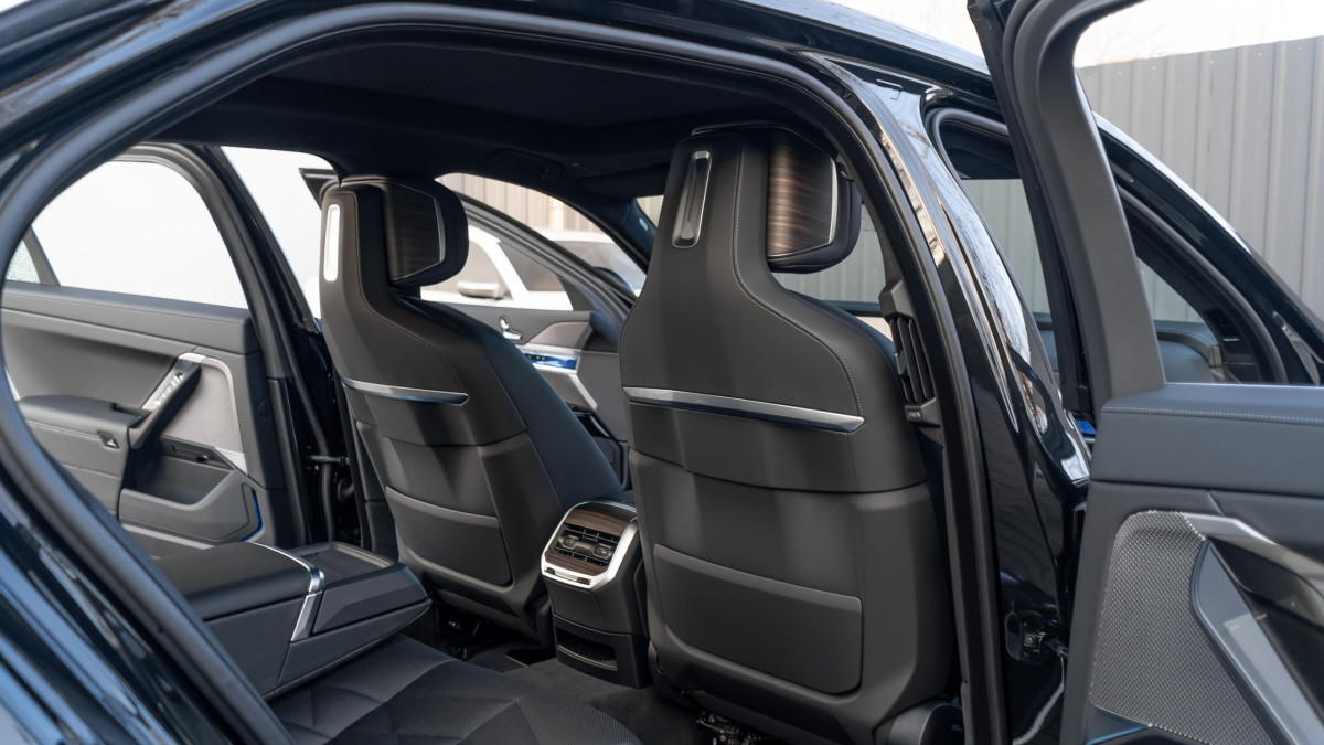 BMW 7 Serii, 2025 — фото 10 из 10