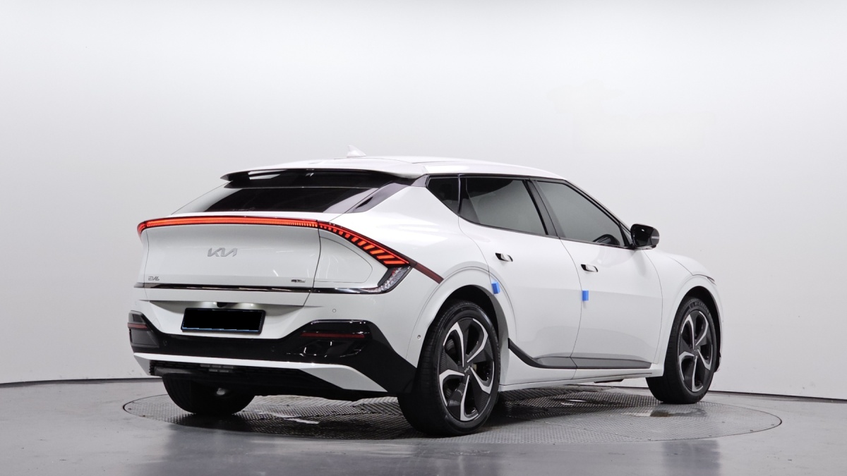 Kia EV6, 2021 — фото 2 из 12