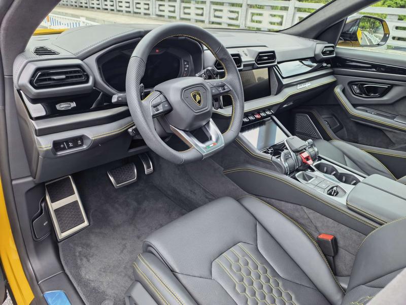Lamborghini Urus SE, 2025 — фото 6 из 9
