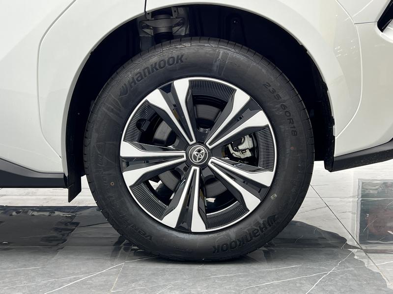 Toyota bZ4X Platinum, 2026 — фото 11 из 12