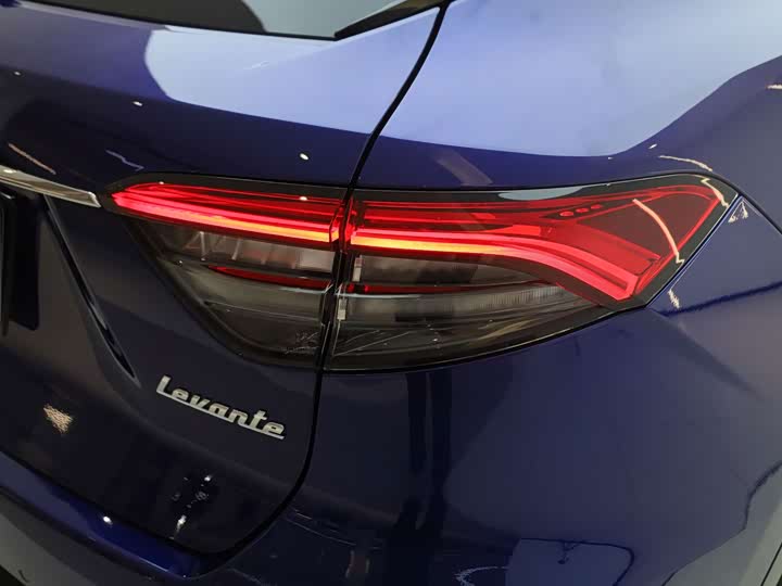 Maserati Levante, 2023 — фото 6 из 9