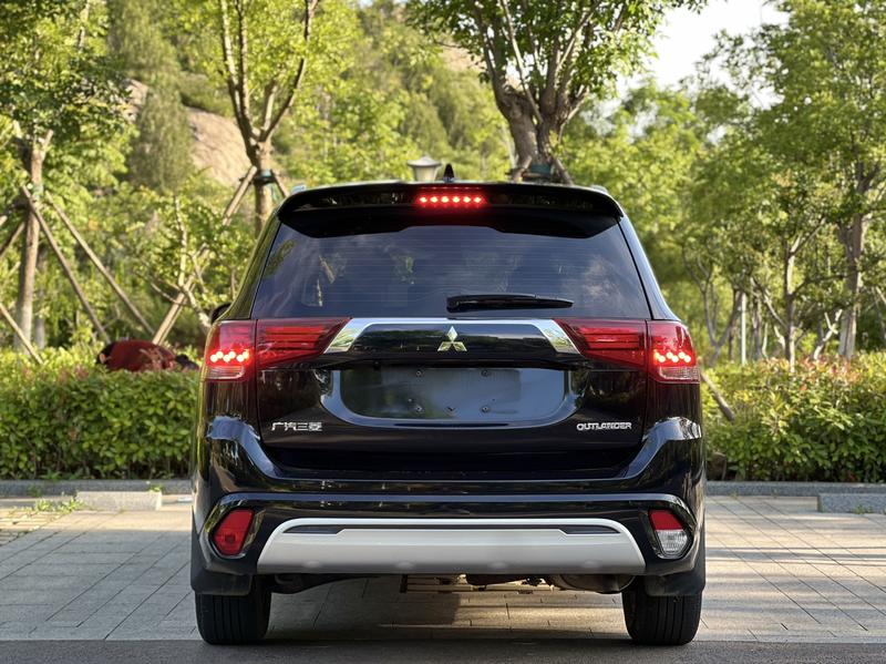 Mitsubishi Outlander, 2022 — фото 5 из 10