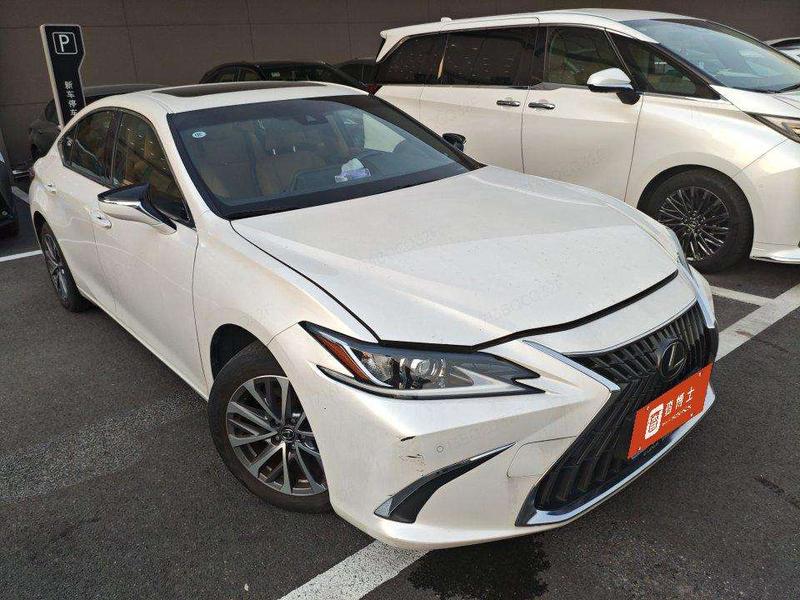 Lexus ES, 2022 — фото 2 из 11