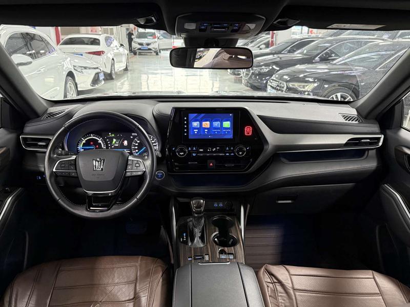 Toyota Crown Kluger, 2022 — фото 8 из 11