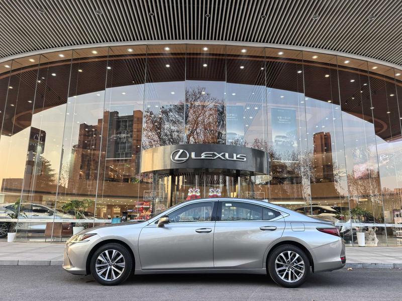 Lexus ES, 2024 — фото 4 из 12