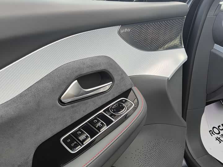 BAIC Arcfox Alpha S, 2023 — фото 7 из 9