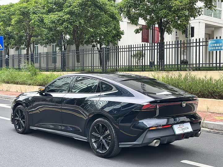 Changan UNI-V Hybrid, 2023 — фото 6 из 9