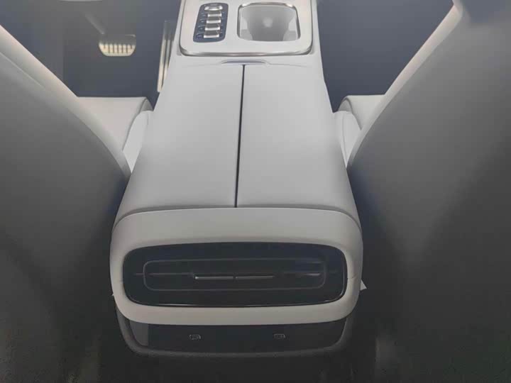 Xiaomi SU7, 2024 — фото 8 из 9