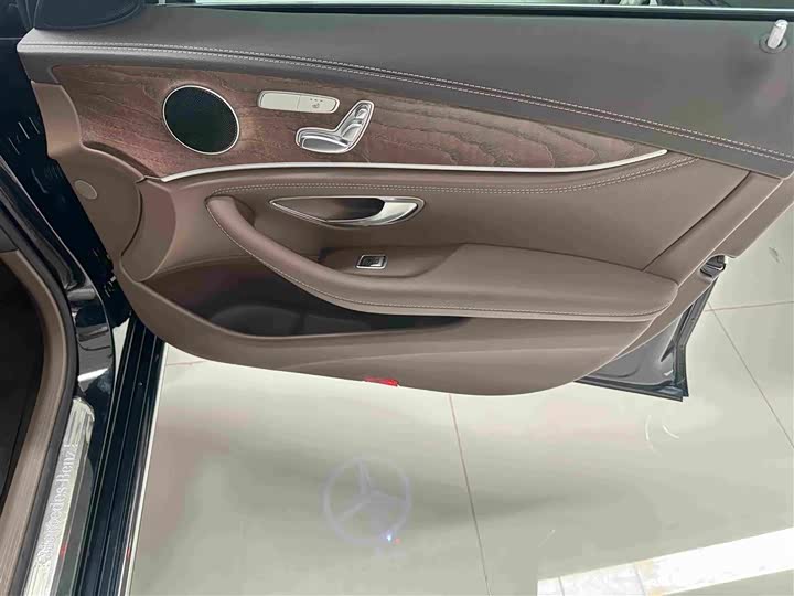Mercedes-Benz E-Class, 2023 — фото 7 из 9