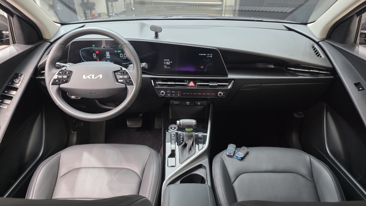 Kia Niro, 2023 — фото 6 из 12