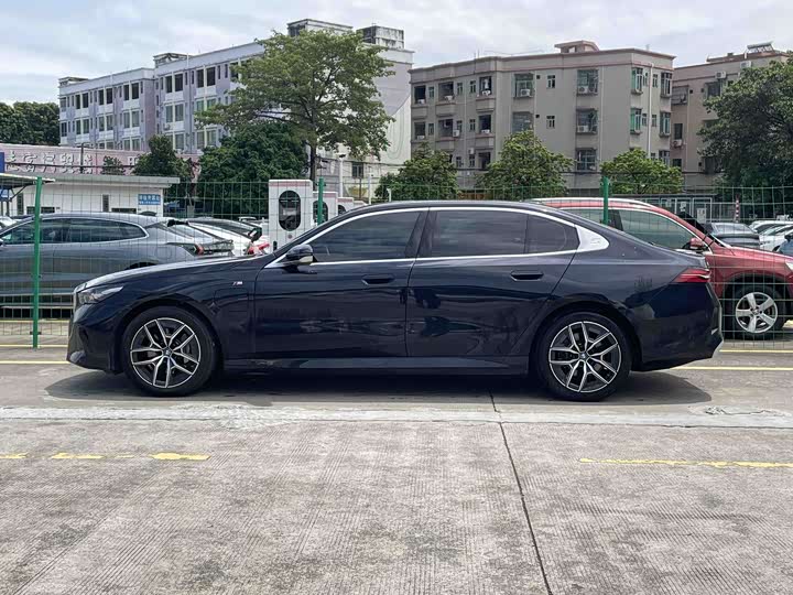 BMW i5, 2024 — фото 4 из 9