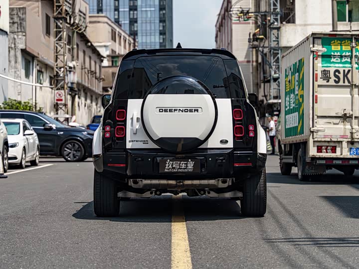 Land Rover Defender, 2023 — фото 4 из 9