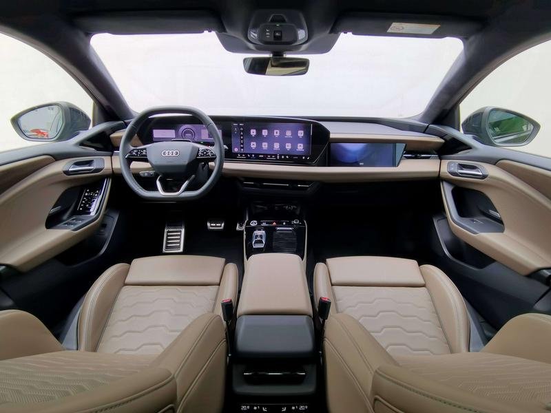 Audi A6L e-tron, 2025 — фото 8 из 12