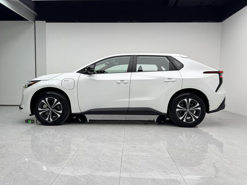 Toyota bZ4X Platinum, 2026 — фото 4 из 12