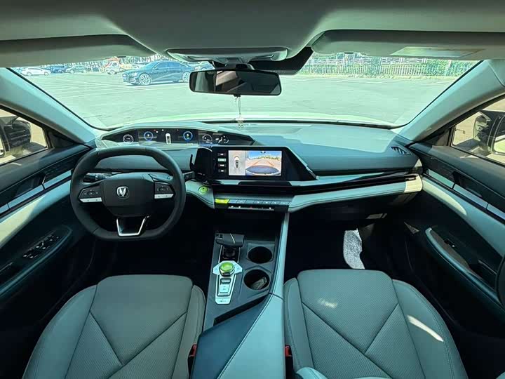 Changan UNI-V Hybrid, 2023 — фото 6 из 9