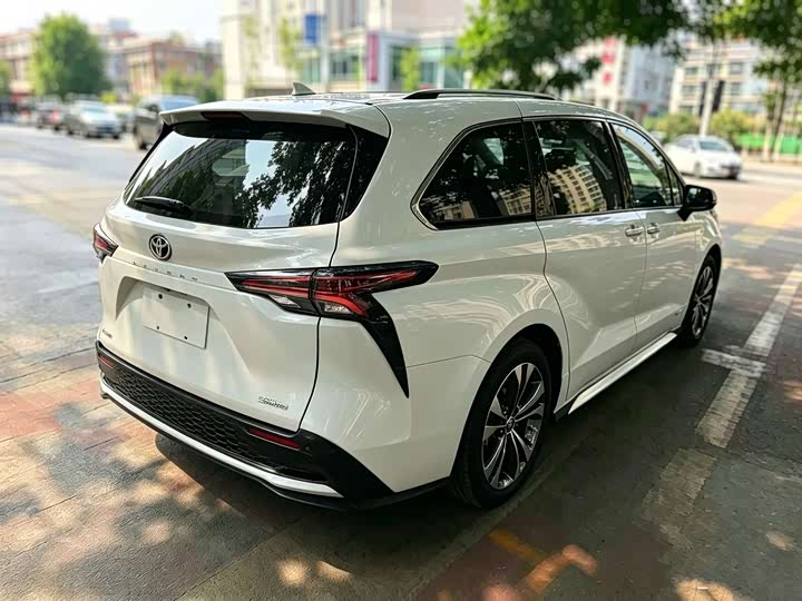 Toyota Granvia, 2024 — фото 4 из 9