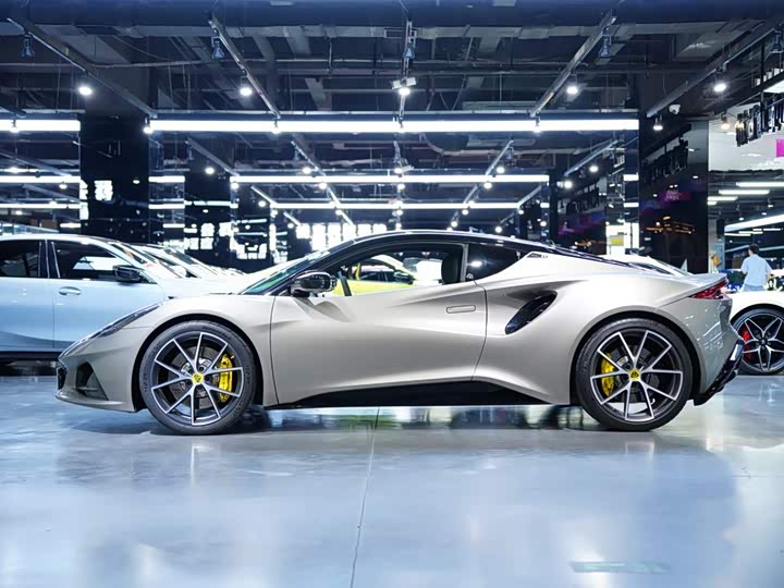 Lotus Emira, 2024 — фото 4 из 9