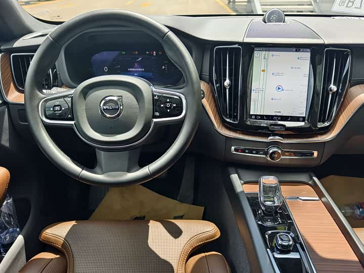 Volvo XC60 Hybrid, 2024 — фото 7 из 9