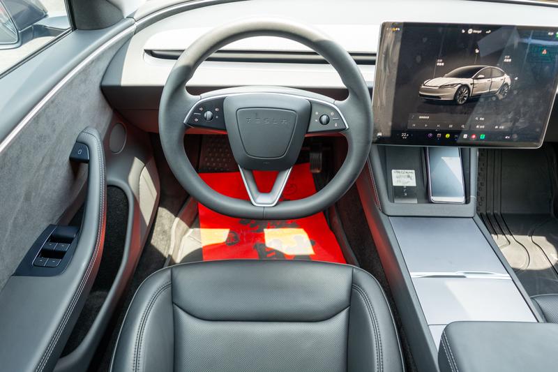 Tesla Model 3, 2024 — фото 8 из 12