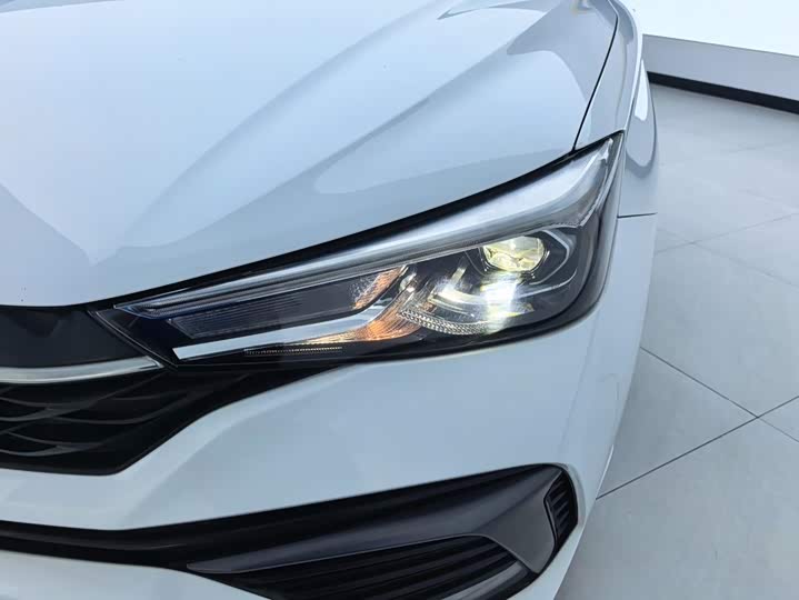 Roewe i5, 2021 — фото 5 из 9