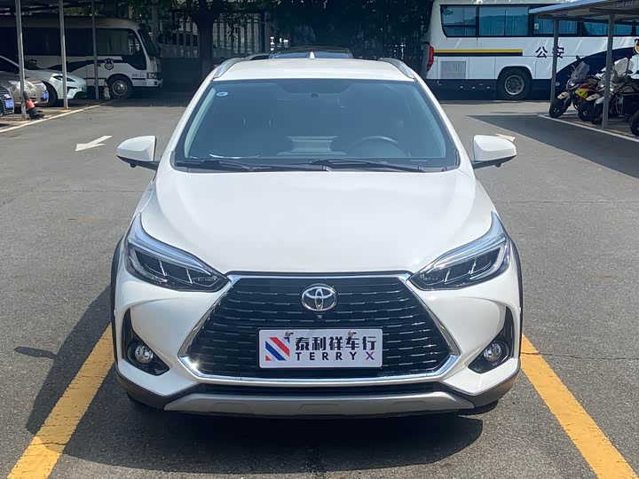 Toyota Yaris L Hatchback, 2022 — фото 2 из 9