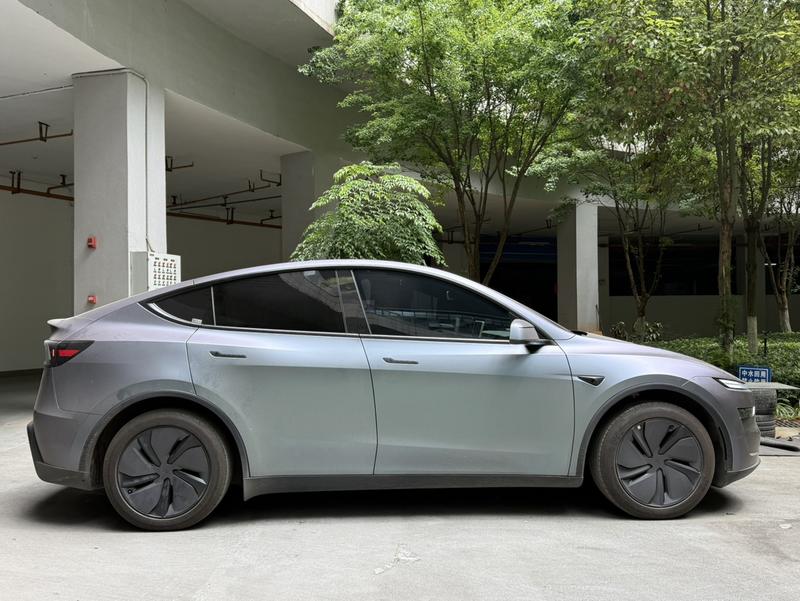 Tesla Model Y, 2025 — фото 5 из 10