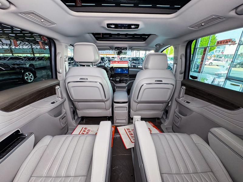 Roewe iMax 8, 2024 — фото 11 из 12