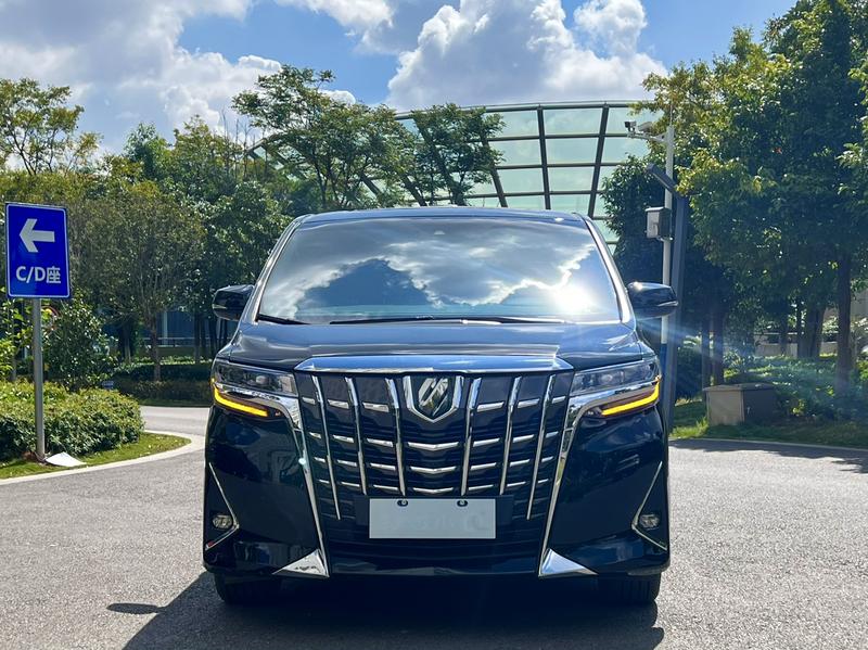 Toyota Alphard, 2021 — фото 2 из 12