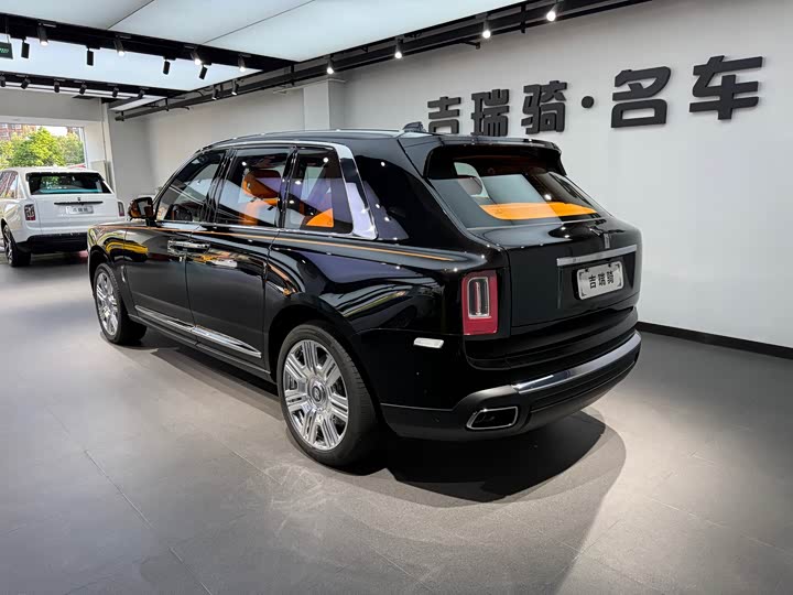 Rolls-Royce Cullinan, 2024 — фото 4 из 9