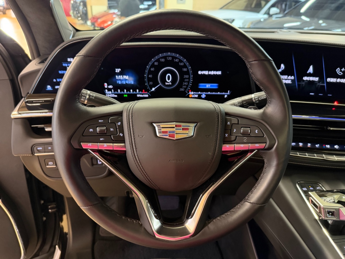 Cadillac Escalade, 2023 — фото 8 из 12