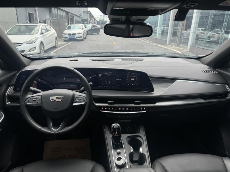 Cadillac XT4, 2023 — фото 7 из 10