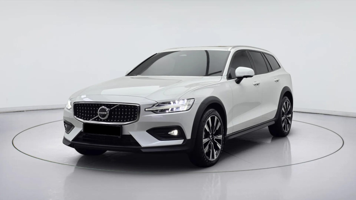 Volvo V60, 2023 — купить в Санкт-Петербурге под ключ